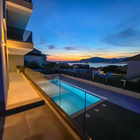 Luksusowy Z Podgrzewanym Basenem I Widokiem Na Morze Appartement Trogir