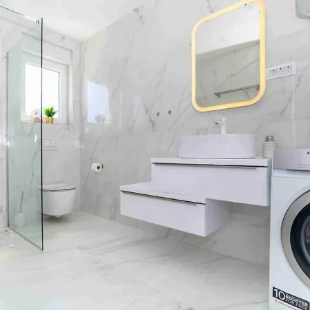Luksusowy Z Podgrzewanym Basenem I Widokiem Na Morze Apartment